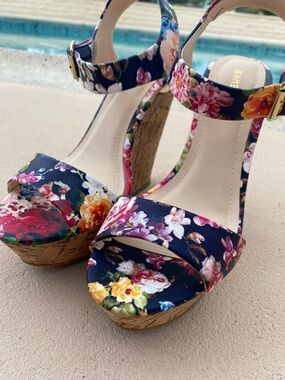 BAMBOO Navy Floral Platform Wedge Sandals
